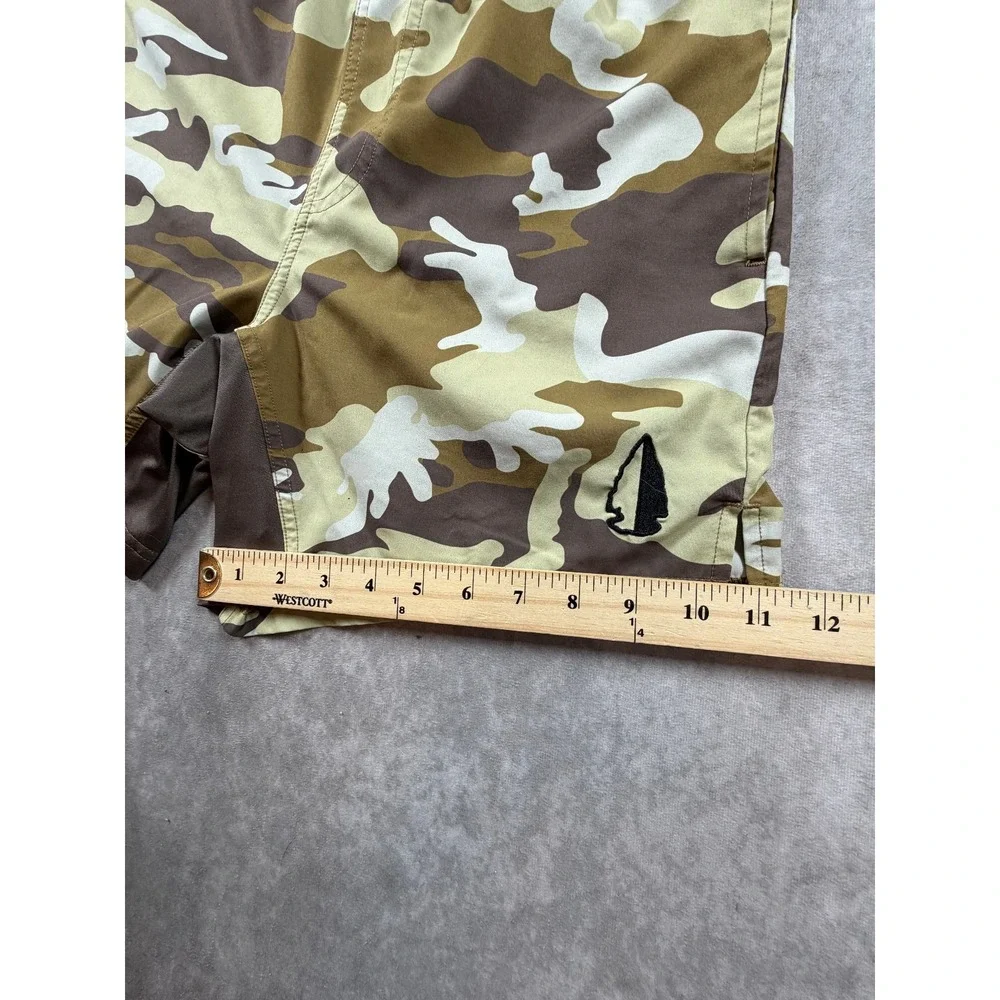 TacHuntFish Mens Medium Athletic Shorts Desert Camo 6 Inch Inseam Hunting